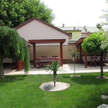 Szegfu Apartman Vila Hajdúszoboszló Exterior foto