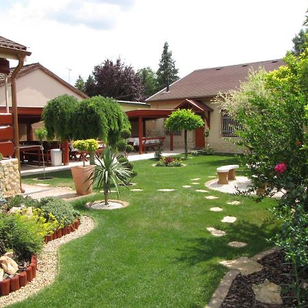 Szegfu Apartman Vila Hajdúszoboszló Exterior foto