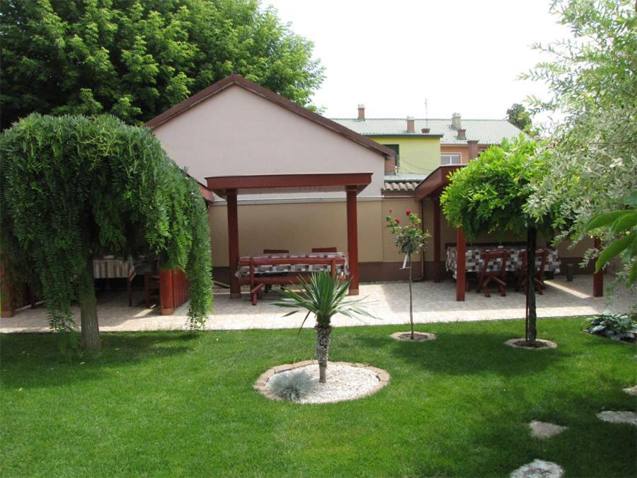 Szegfu Apartman Vila Hajdúszoboszló Exterior foto