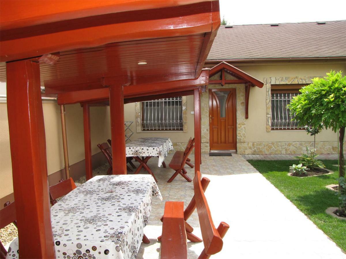 Szegfu Apartman Vila Hajdúszoboszló Exterior foto