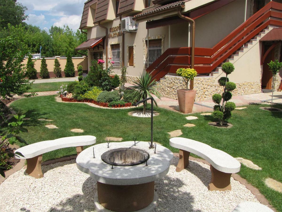Szegfu Apartman Vila Hajdúszoboszló Exterior foto