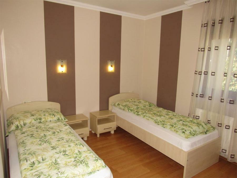 Szegfu Apartman Vila Hajdúszoboszló Exterior foto
